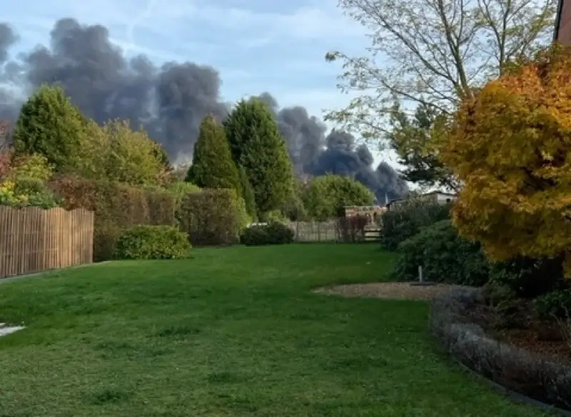 Zware brand woedt op industrieterrein in Lanaken