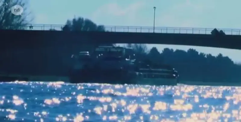 Onderdelen tijdelijke brug over Albertkanaal naar Heusden-Zolder