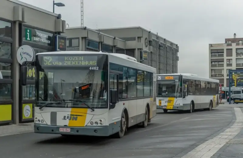 Chauffeur De Lijn vindt pasgeboren meisje langs de straat