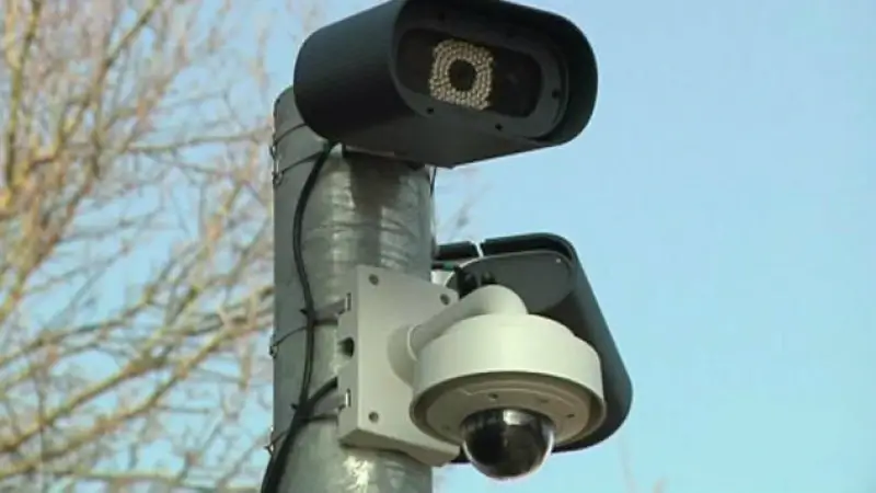 Meeuwen-Gruitrode hangt camera’s aan sporthal om vandalisme tegen te gaan
