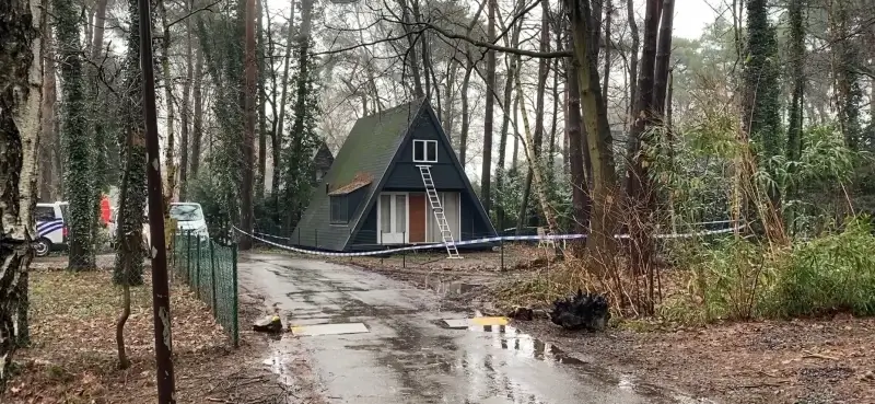 Politie vindt levenloze lichamen van moeder en zoon in chalet in Lanaken