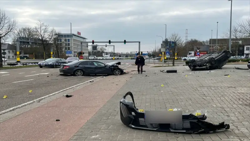 Crash na wilde achtervolging in Hasselt: 1 man gewond, twee bestuurders plegen vluchtmisdrijf