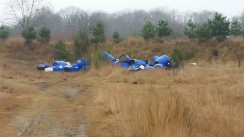 Wandelaar vindt dertigtal vaten met drugsafval in Overpelt