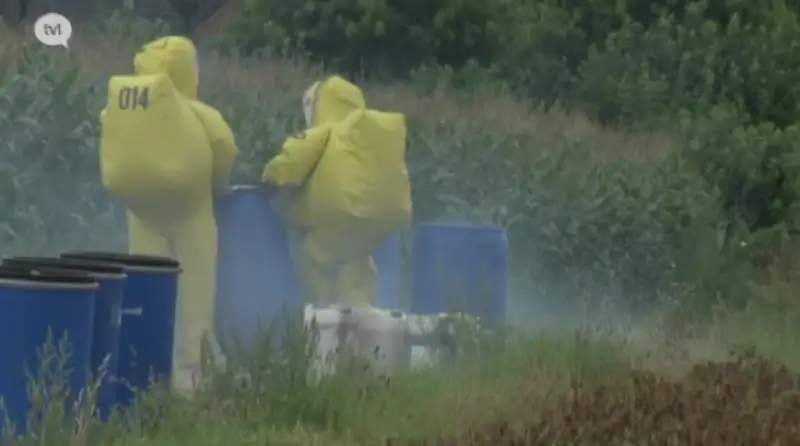 19 vaten met gevaarlijk zuur gedumpt in Lanklaar