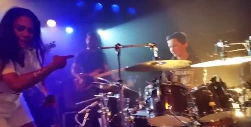 Sheila E. laat Diepenbeekse tiener drummen tijdens concert in Muziekodroom