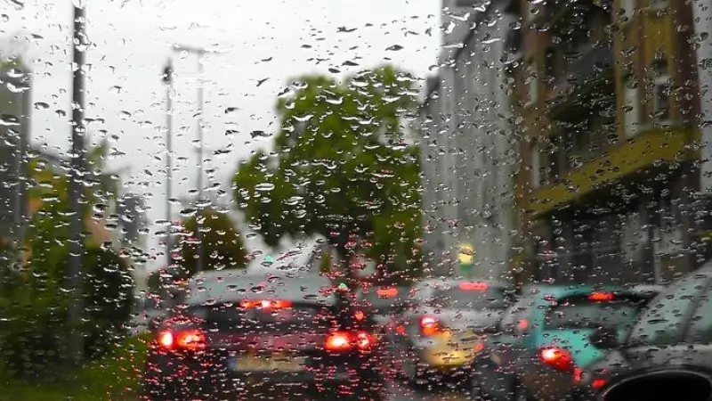 Regen zorgt voor chaotische ochtendspits