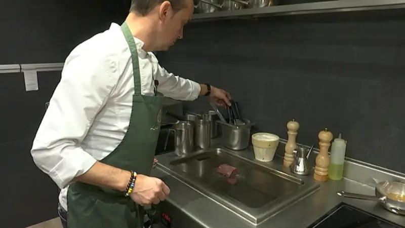 Toprecepten van sterrenchefs: Luc Bellings maakt hazenrug met appel en peperkoek