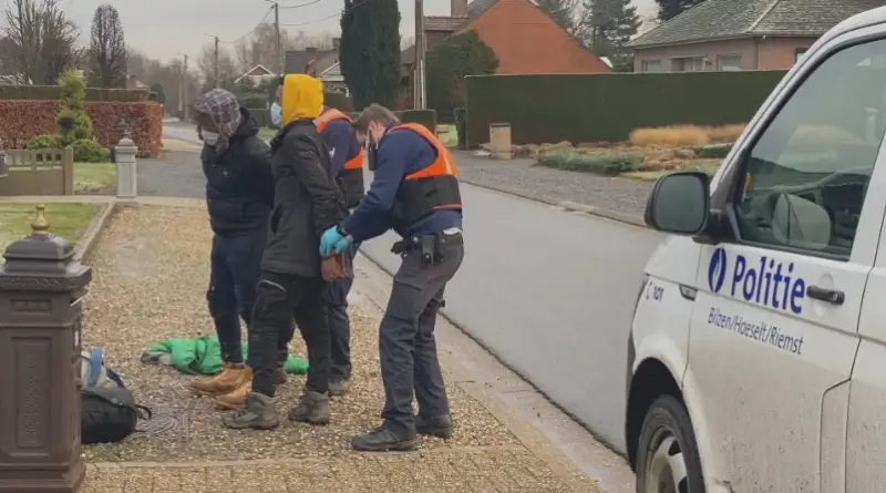 Acht transmigranten uit vrachtwagen opgepakt in Bilzen