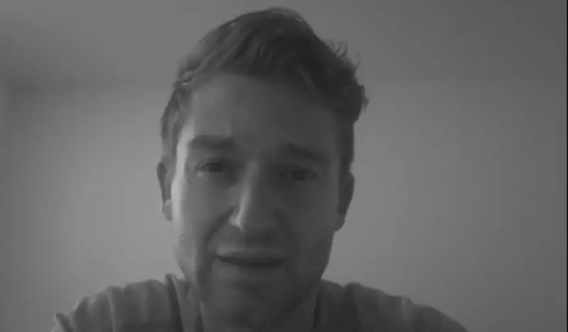 Jani Kazaltzis: "Wanneer heb jij beslist om hetero te worden?"