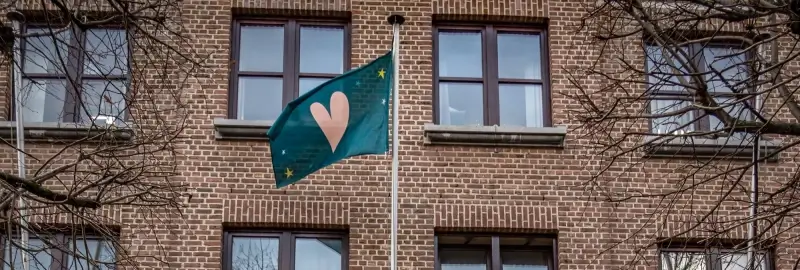 Tongeren hijst Koestervlag om gezinnen die kind verloren te steunen