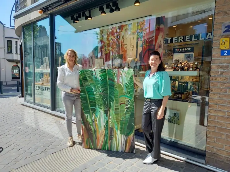 Stad Bilzen laat kunstenaars werk exposeren in winkeletalages