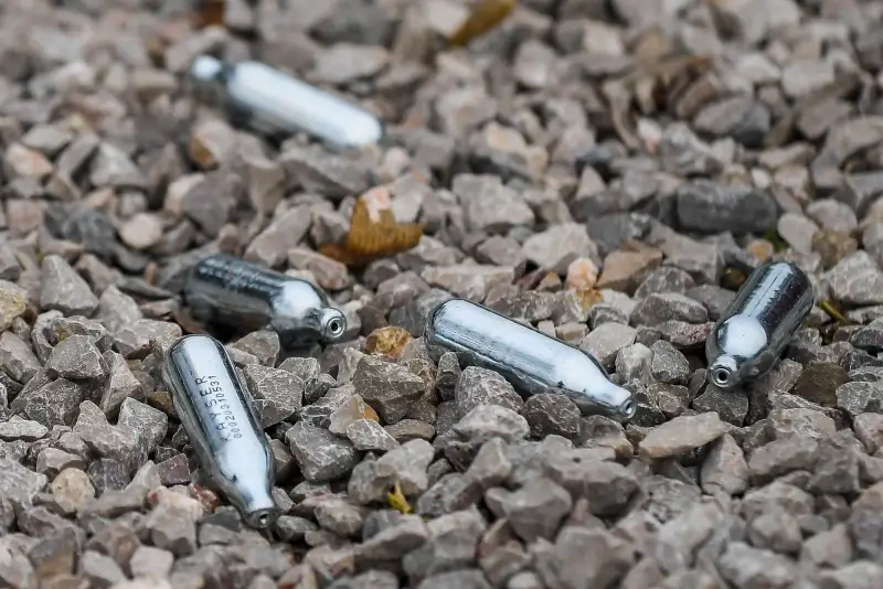 Vias wil controles op lachgas in ons land mogelijk maken