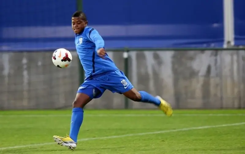 Leon Bailey tekent voor 3 seizoenen bij Racing Genk