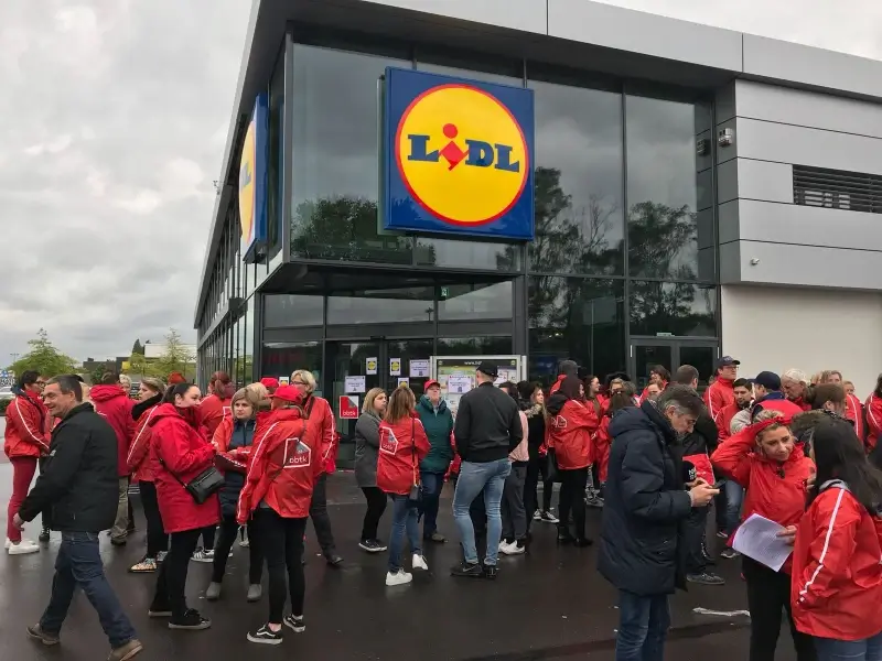 Staking bij Lidl gaat voort: blokkades bij distributiecentra, winkels sluiten