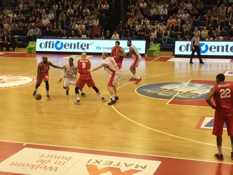 Limburg United wint eerste match in play offs van Antwerp Giants