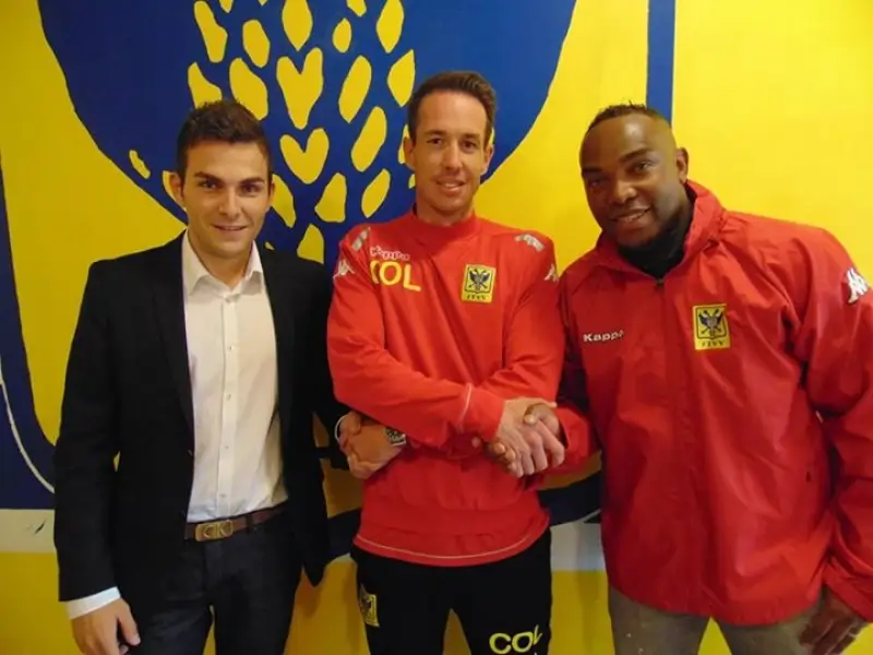 Chris O'Loughlin neemt de fakkel over van Yannick Ferrera