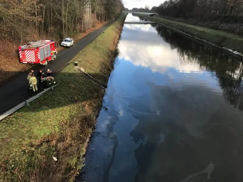 Brandweer Lanaken rukt uit voor 300 meter lang oliespoor op kanaal Briegden-Neerharen