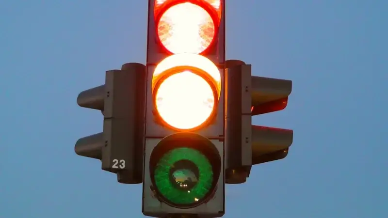 Weyts doet geen onderzoek naar oranje licht tussen rood en groen