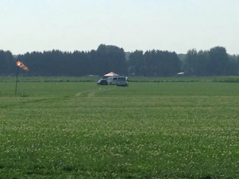 Parachutist maakt dodelijke crash in Opglabbeek