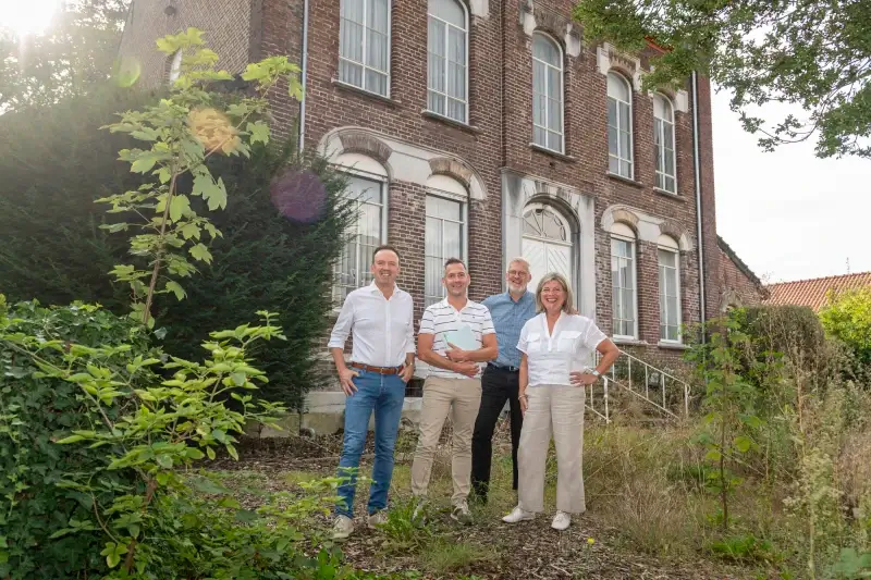 Jongvolwassenen van vzw Heide Atelier openen ijssalon in Pastorij Beverst