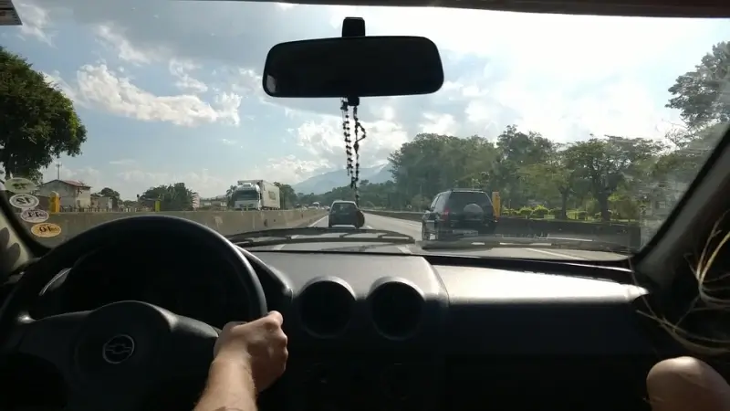 Met de auto op vakantie? Neem op tijd rust!