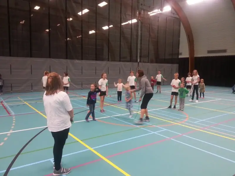 Eén op acht basisscholen heeft geen turnleerkracht