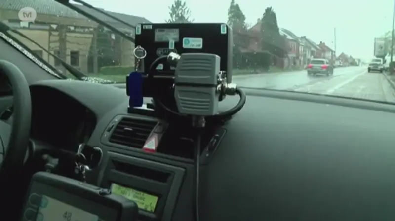 Politie onderschept twee wagens tijdens race op N80 in Alken