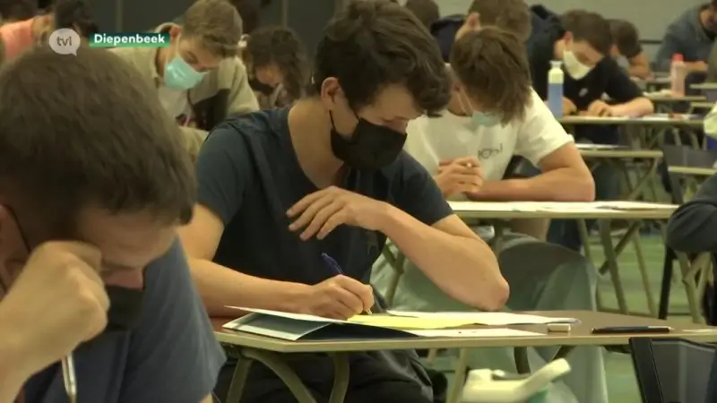Bij start van het academiejaar krijgen alle studenten voltijds contactonderwijs