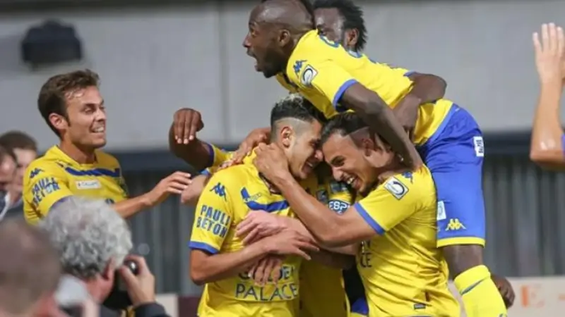 LIVE: STVV stelt nieuwe trainer Ivan Leko voor