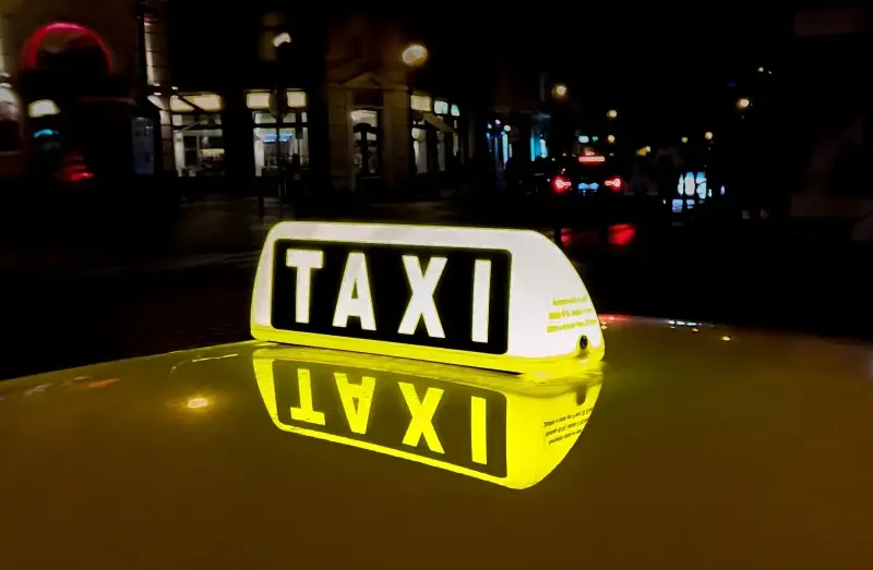 Sint-Truiden schakelt taxi's in om minder mobiele inwoners naar vaccinatiecentrum te brengen