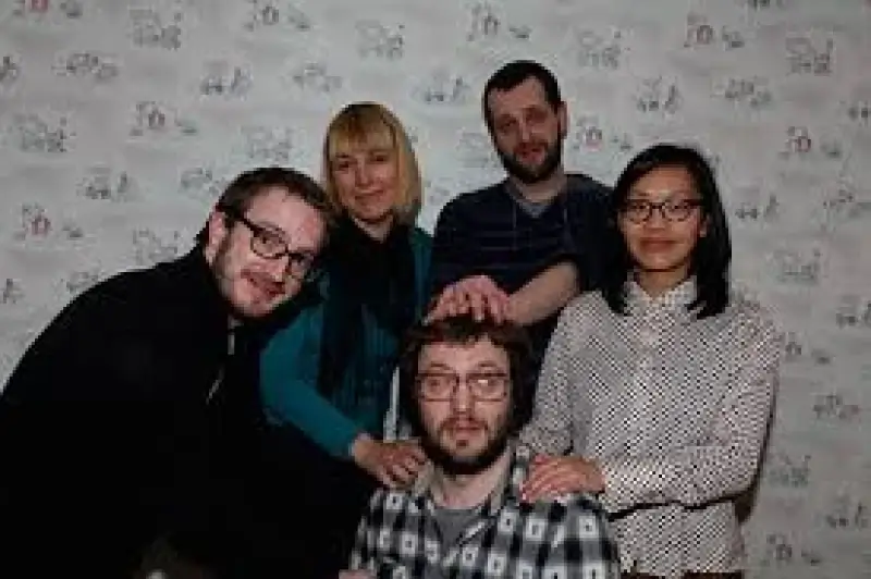 Beluister hier het debuutalbum van Tonsils