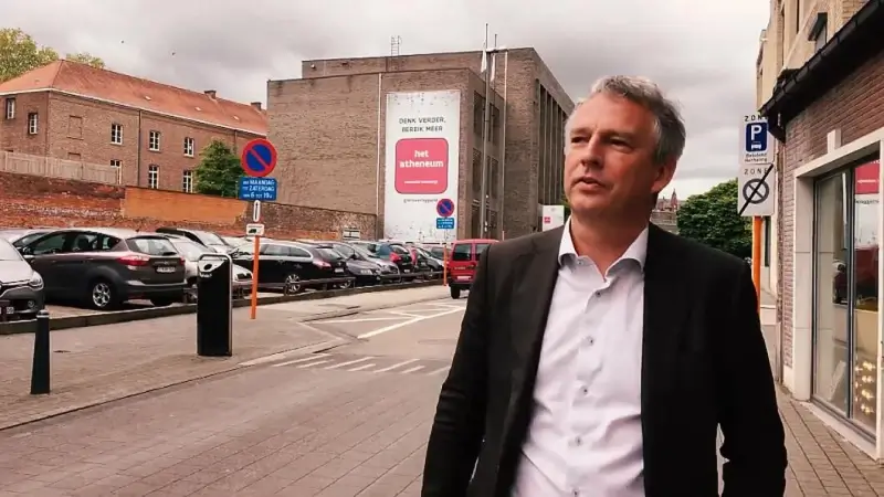 Ex-topman van Voorzorg vrijgesproken voor fictieve tewerkstelling van vriendin en dochter