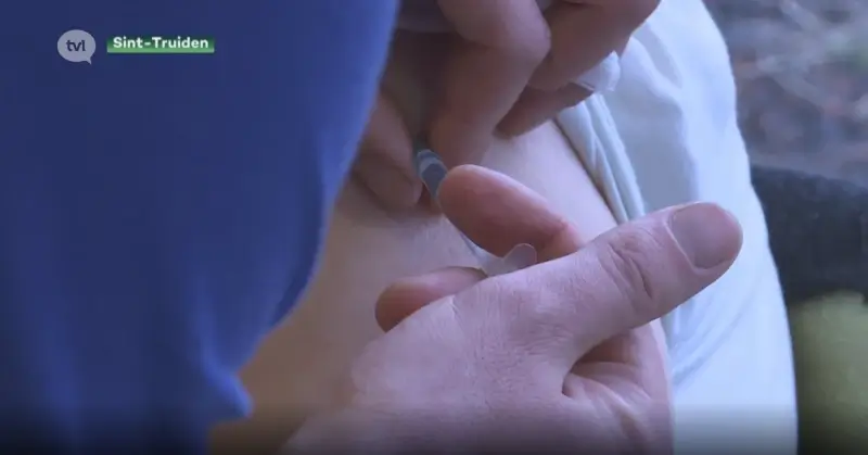 Artsen vragen aanpassing vaccinatiestrategie: "Vaccineer eerst zorgpersoneel"