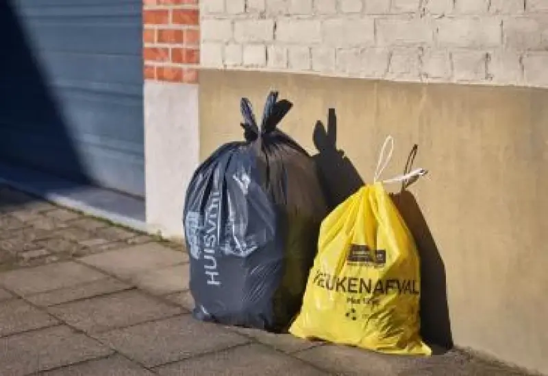 Limburg.net start proefproject in Lommel: grijze, groene en gele vuilniszakken mogen naar recyclagepark