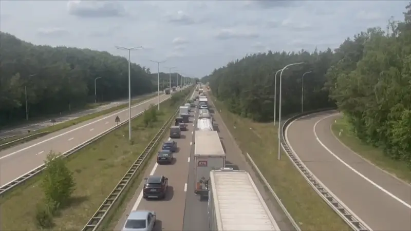 Ongeval met drie voertuigen op E314 in Genk
