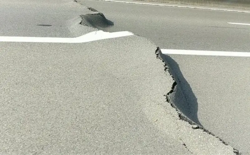 Wegdek E314 komt omhoog door hitte