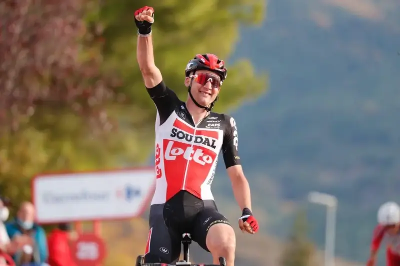 Supersterke Tim Wellens pakt ritzege en bergtrui in de Vuelta