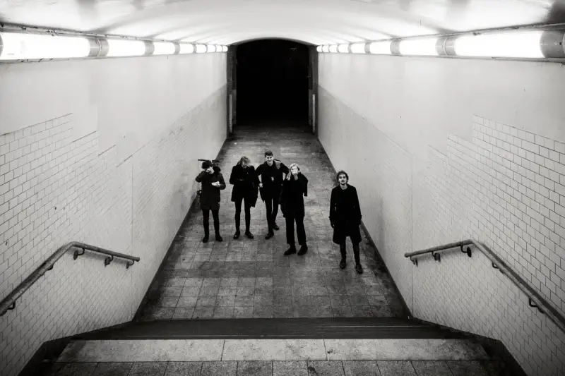 Whispering Sons lost nieuw nummer: 'Waste'