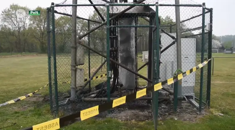 Telecomoperatoren willen strenge straffen na brandstichting zendmast in Pelt