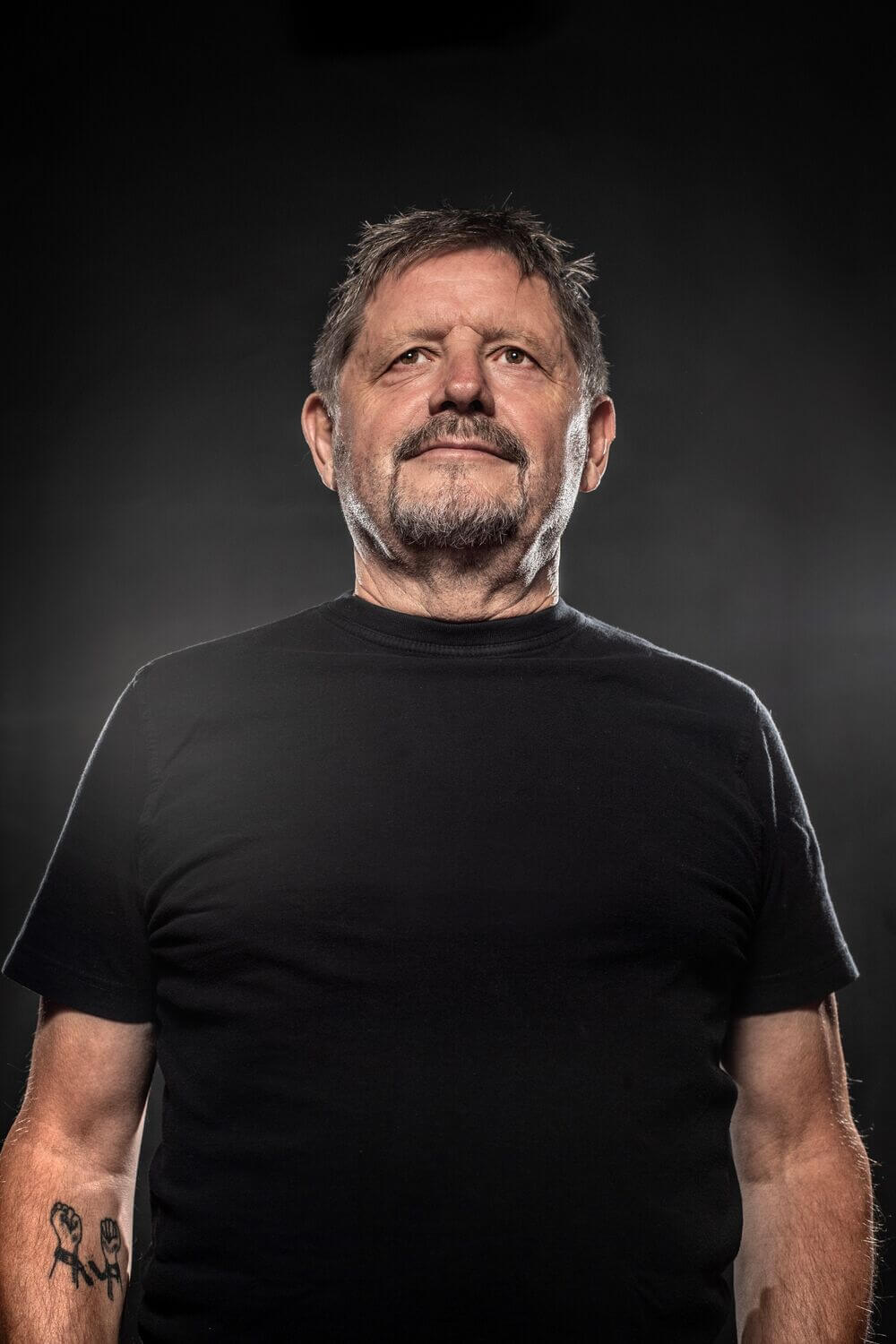 <b><i>Nigel Williams</i></b>