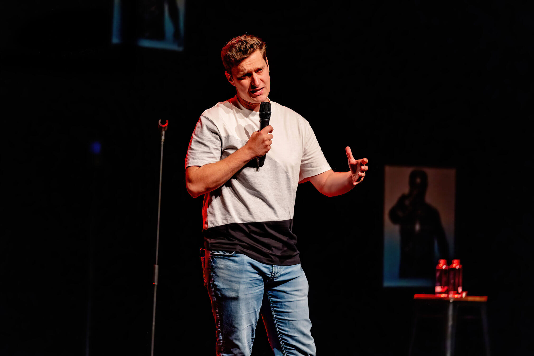 <b><i>Tim Loobuyck</i></b>